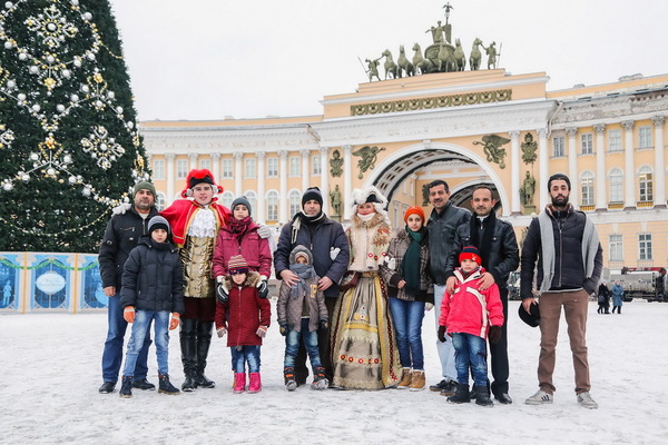 Прогулка по городу, для детей из Сирии