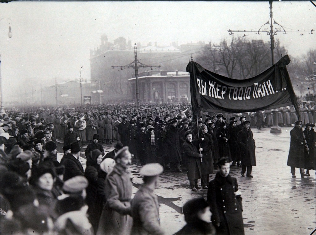 23 марта 1917 года в Петрограде на Марсовом поле состоялись грандиозные похороны жертв февральской буржуазной революции