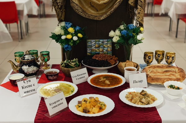 12 ноября в Военно-медицинской академии проводится день Казахской кухни