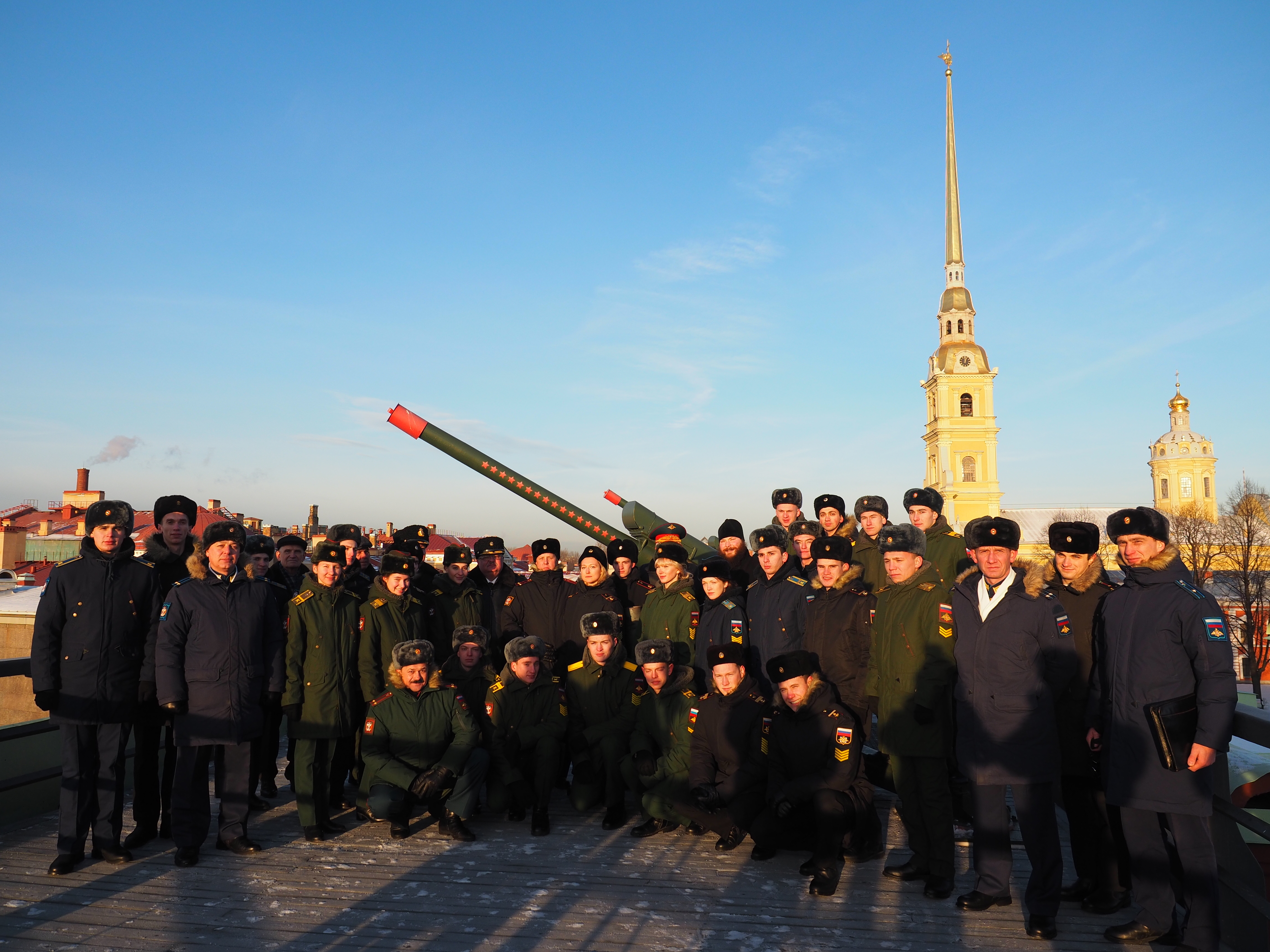 Выстрел пушки Петропавловской крепости дал старт торжествам в честь 220-летней годовщины Военно-медицинской академии