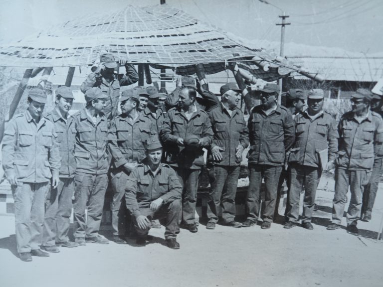 Комиссия ЦВМУ. Баграм. 1984 г. В центре генерал-майор мс И.В. Синопальников