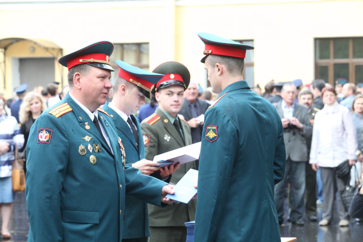 Вручение дипломов об окончании Военно-медицинской академии имени С.М. Кирова