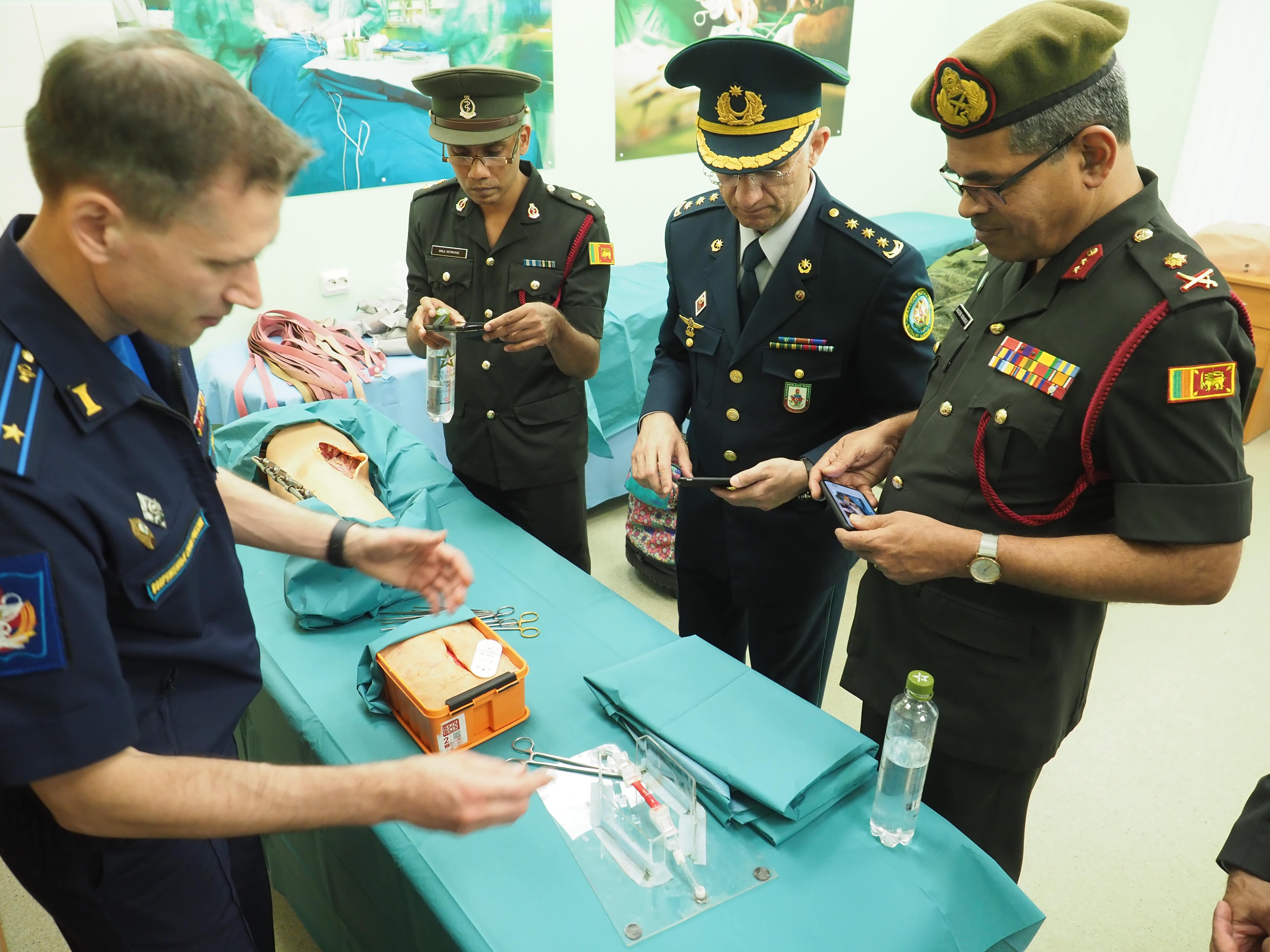 Военные хирурги зарубежных стран посетили академию и прочитали лекции ординаторам ВМедА