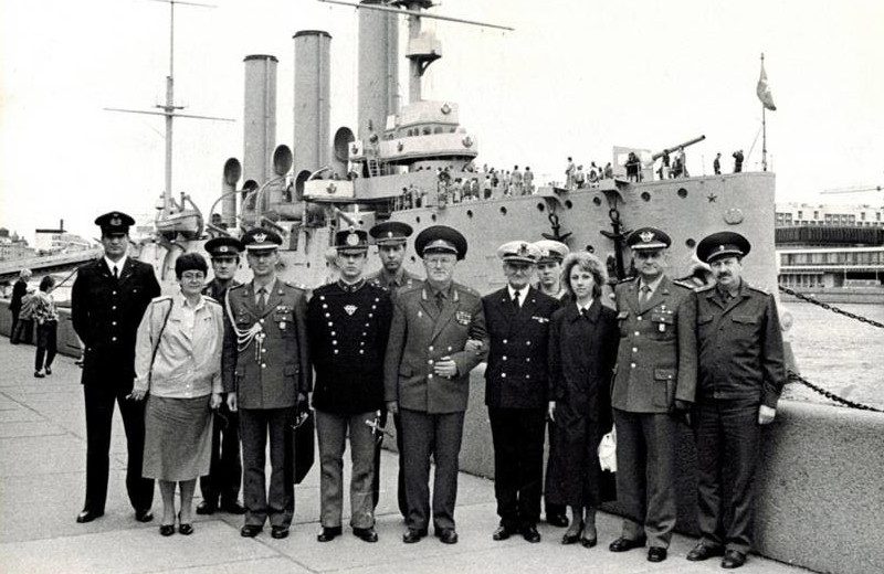 Экскурсия на крейсер «Аврора». Дубинчук Г.Е. и слушатели иностранных армий