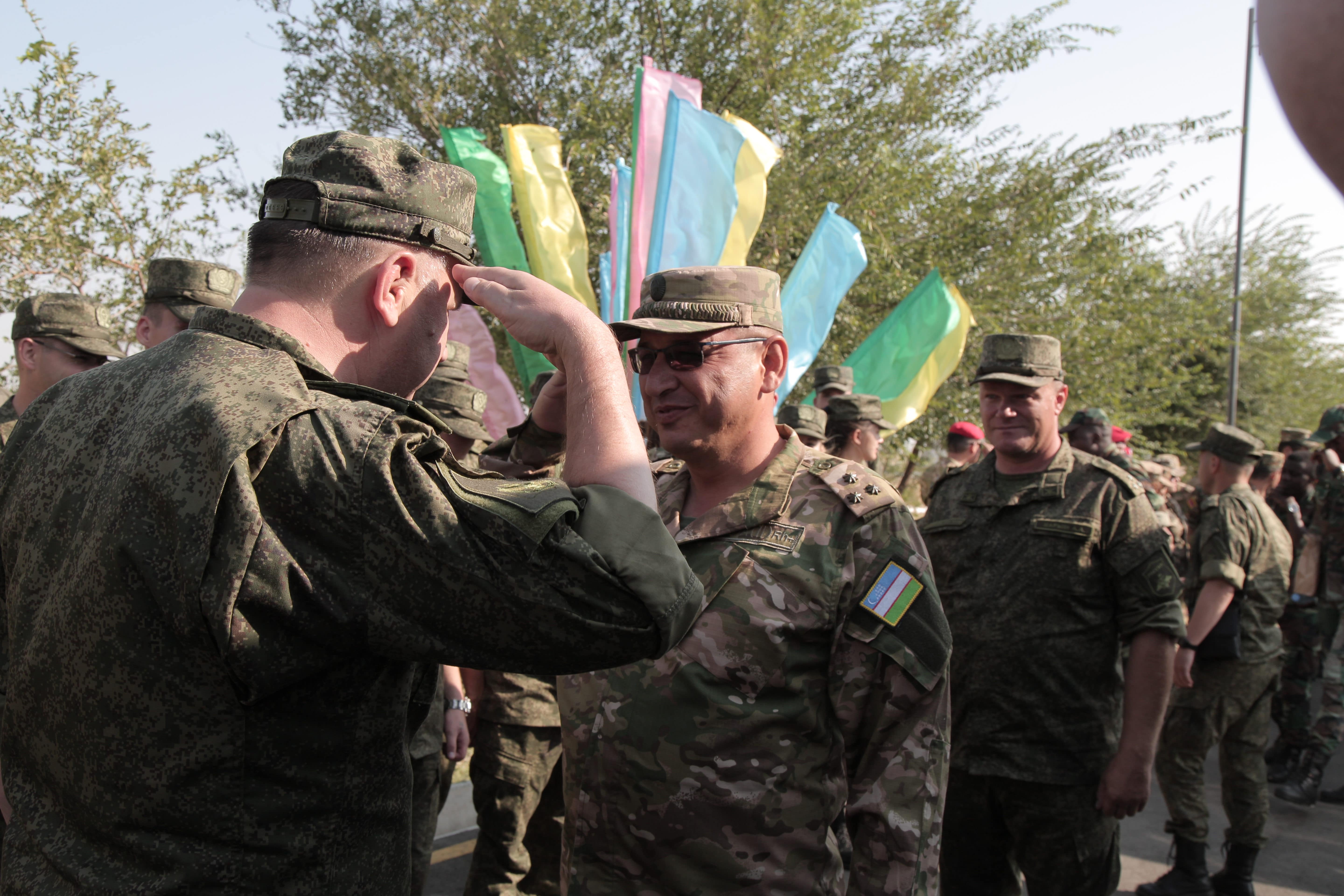 В Узбекистане на военной базе «Фориш» прошла торжественная встреча Российской делегации, прибывшей для участия в играх «АРМИ-2019»