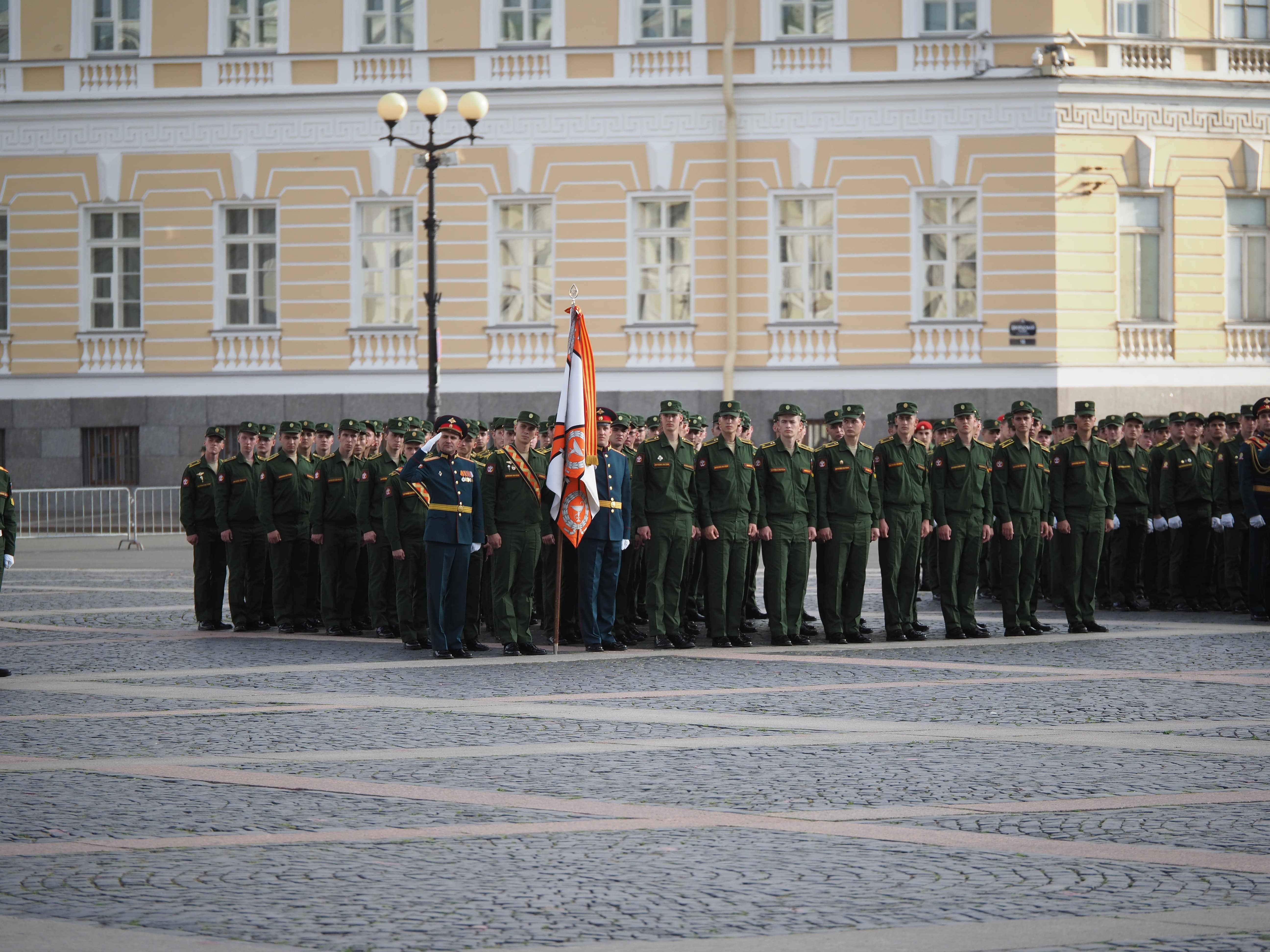 В празднике Российской Гвардии на Дворцовой площади приняли участие курсанты Военно-медицинской академии