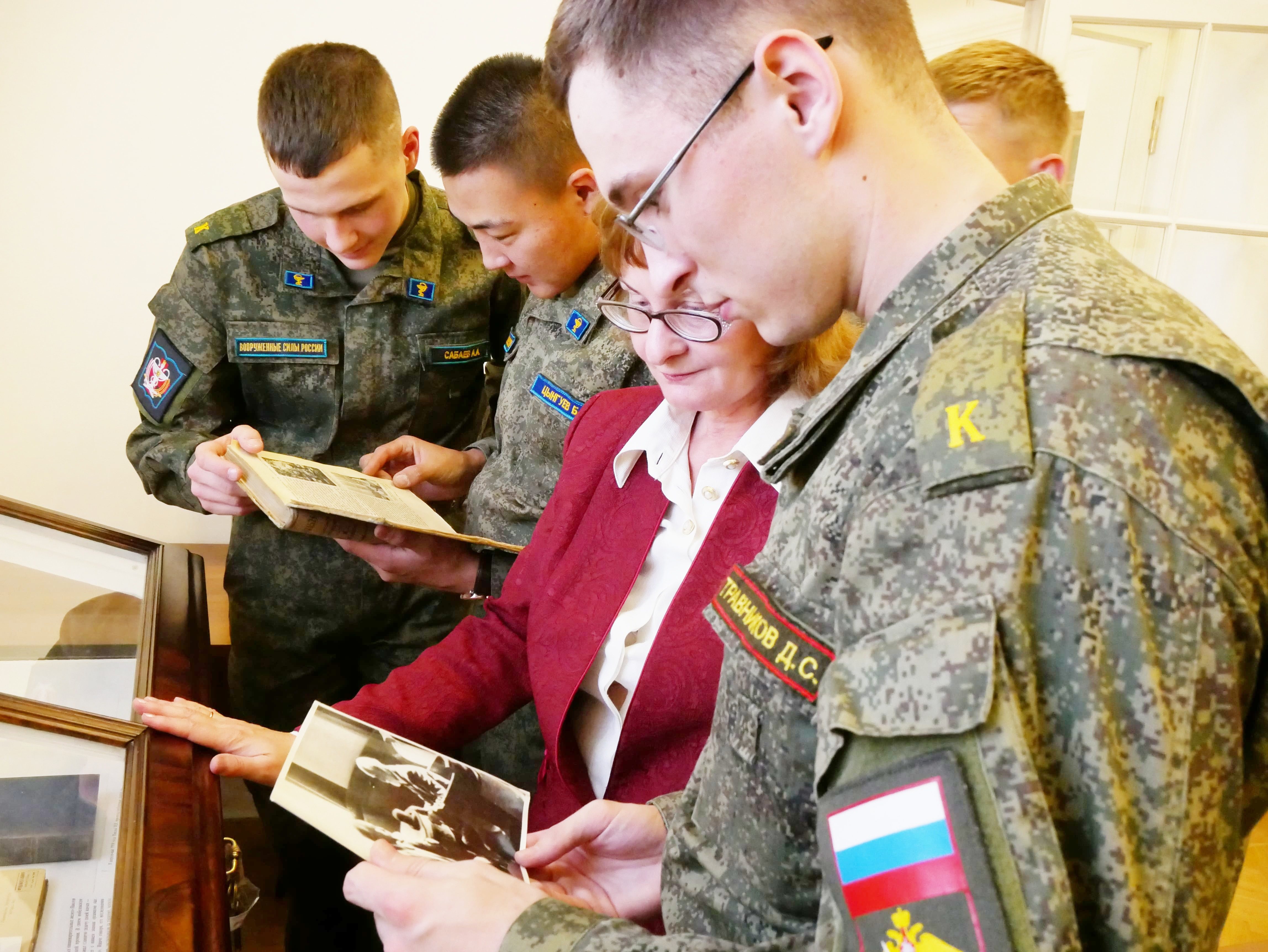 Вестник военно медицинской. Библиотека военно медицинской Академии. Фундаментальная библиотека ВМА. Военнослужащие в библиотеке. Библиотека воинской части.