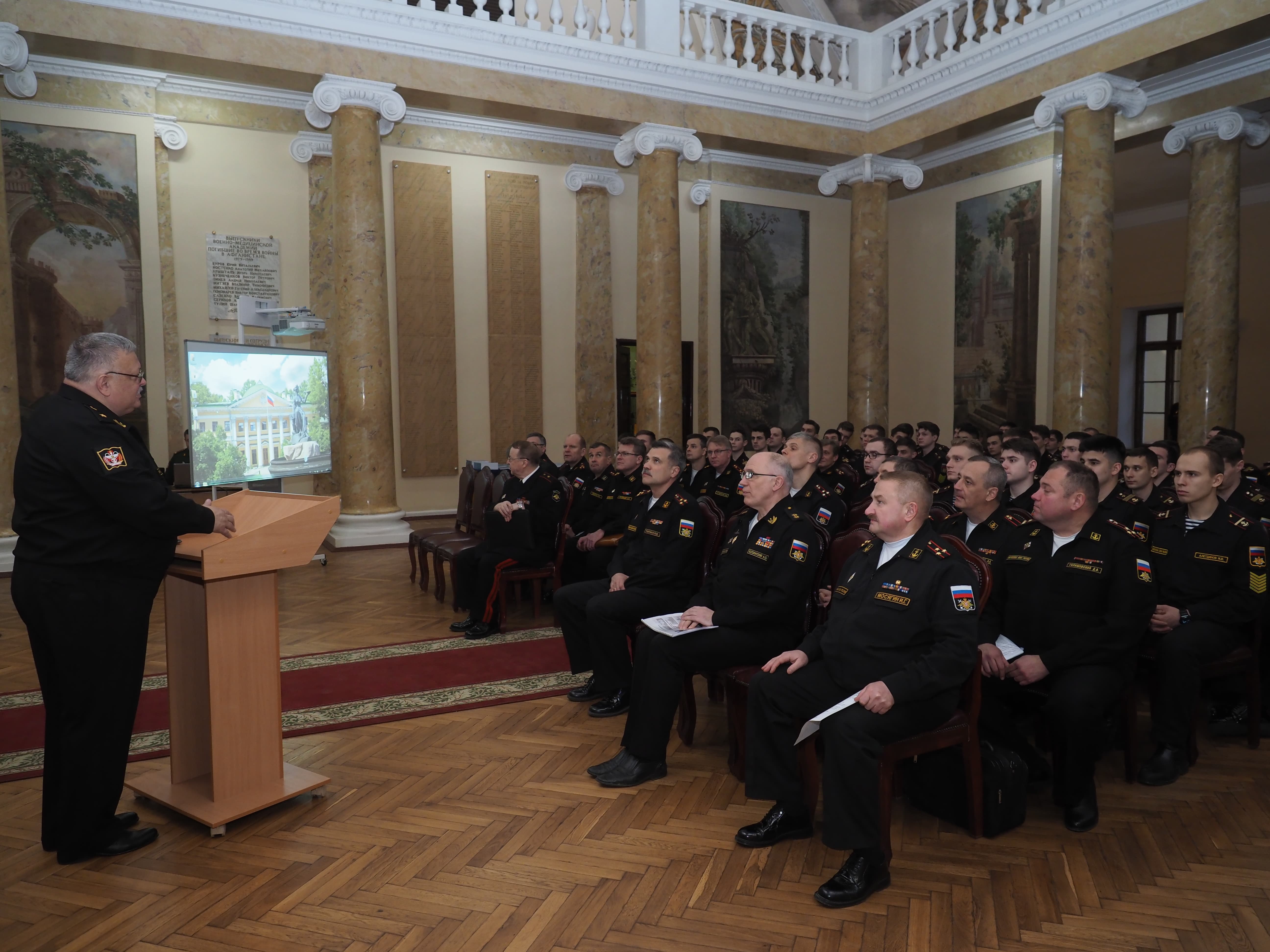 Начальник Главного штаба Военно-морского Флота  встретился с курсантами  выпускного курса IV факультета академии