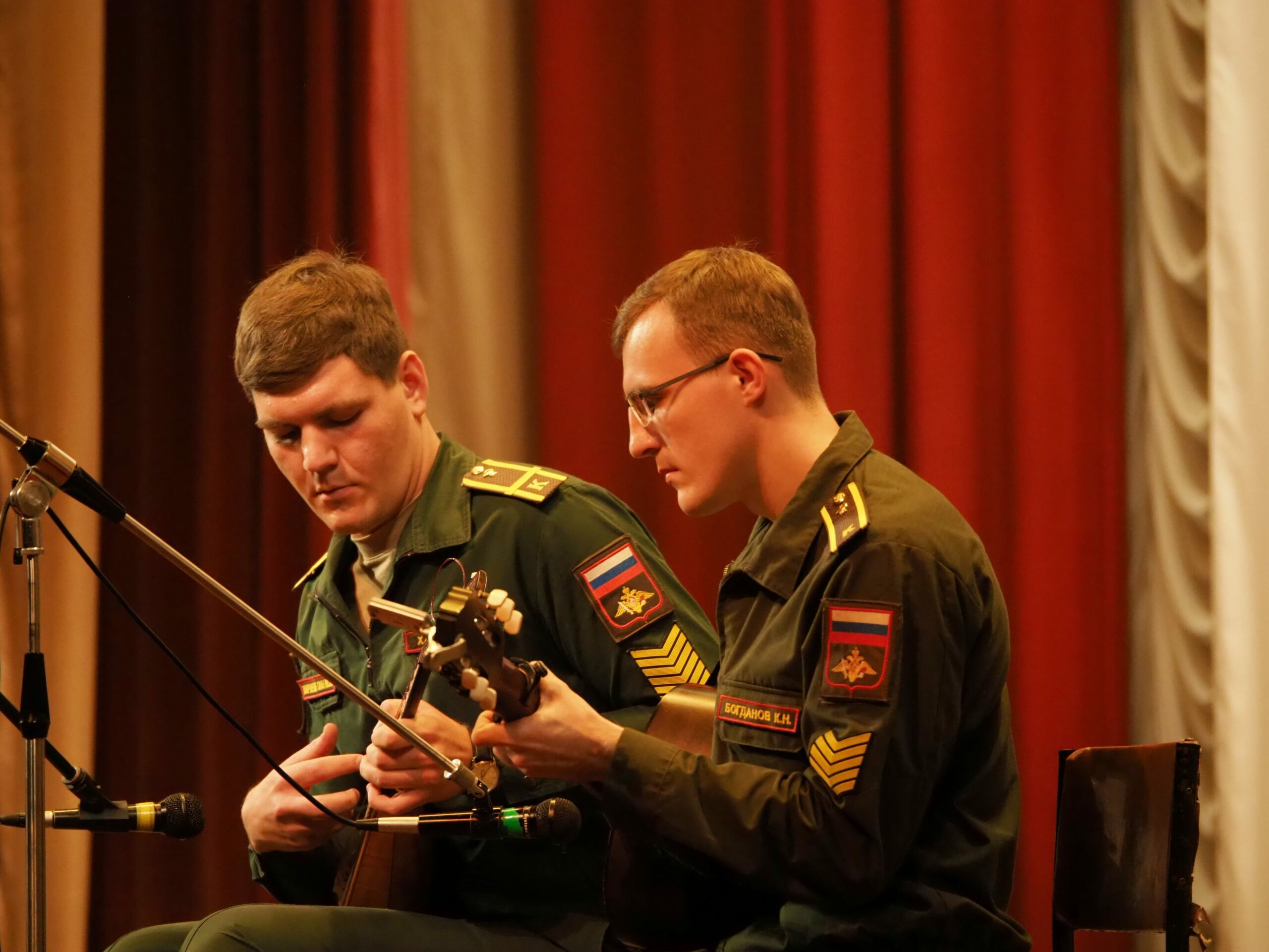 Клуб военных пенсионеров россии. Клуб военно медицинской Академии. Концерт в клубе воиснкойчасти. Военный клуб.