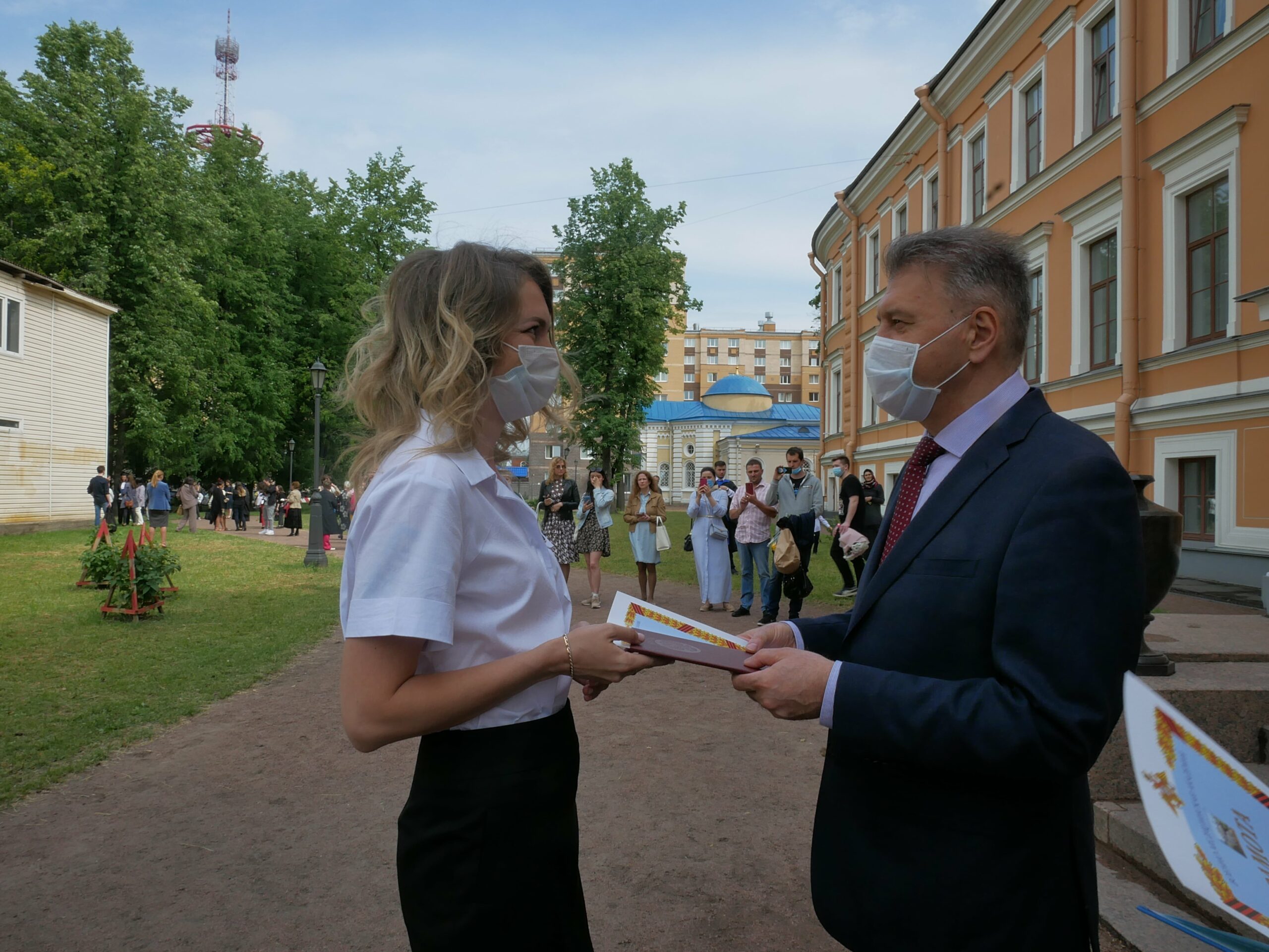 Дипломы врача получили 200 выпускников факультета гражданских медицинских специалистов Военно-медицинской академии