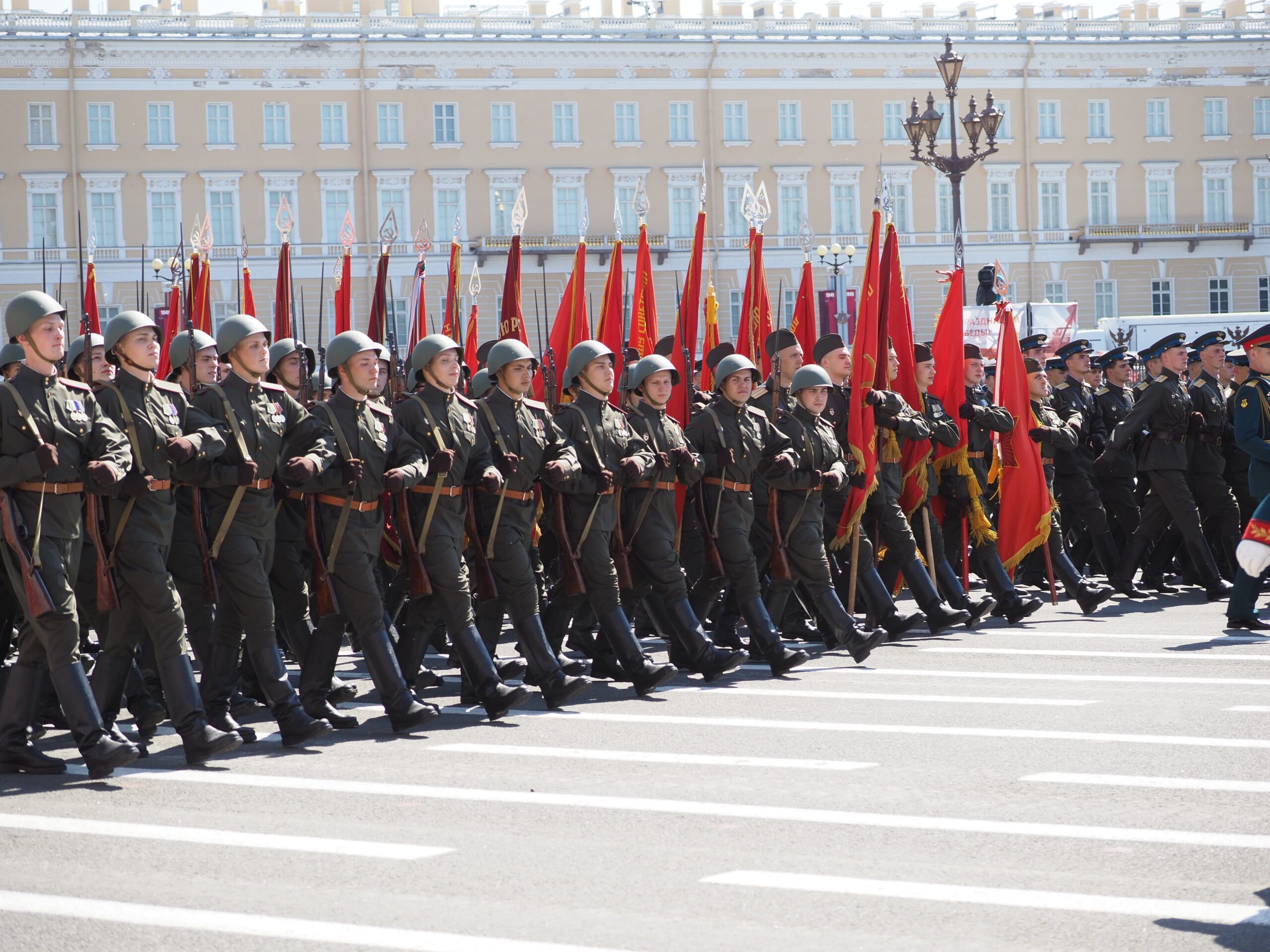 Курсанты Военно-медицинской академии приняли участие в Параде Победы