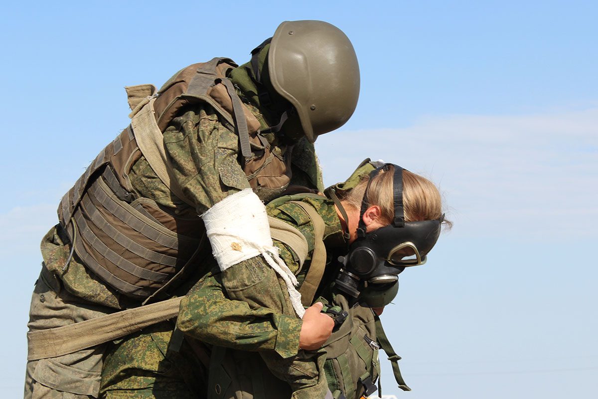 Группа помощи военным. Военнослужащие медики. Военная медицина в России. Российский солдат.