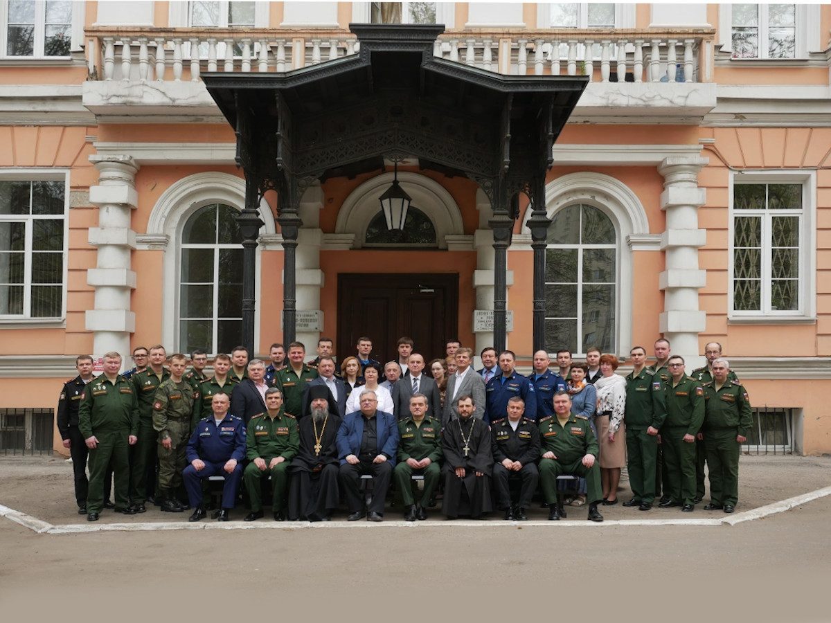 Сотрудники академии и кафедры военно-полевой терапии в день открытия экспозиции