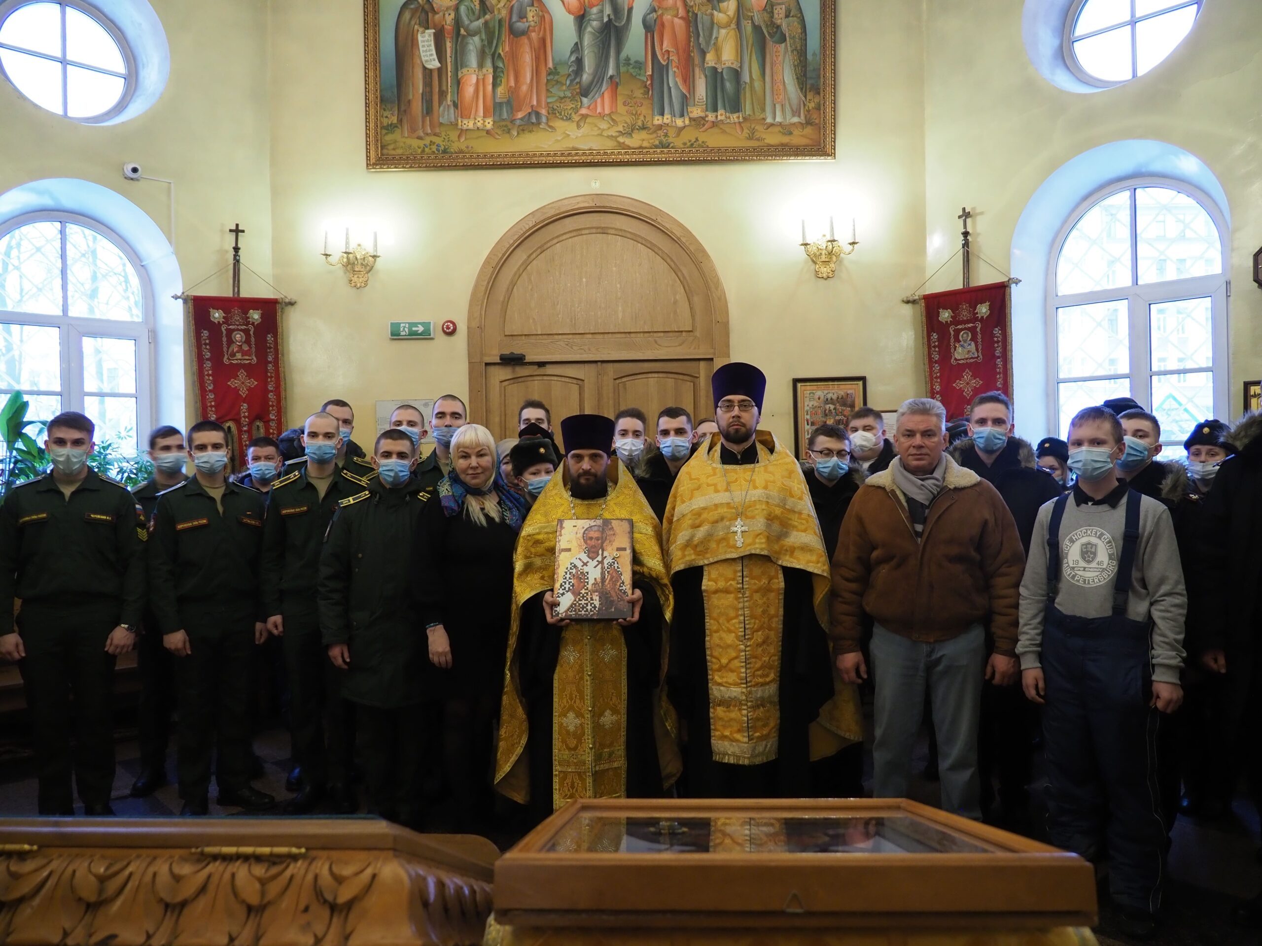 Военно-медицинской академии передана икона с частицей святых мощей Лазаря Четверодневного