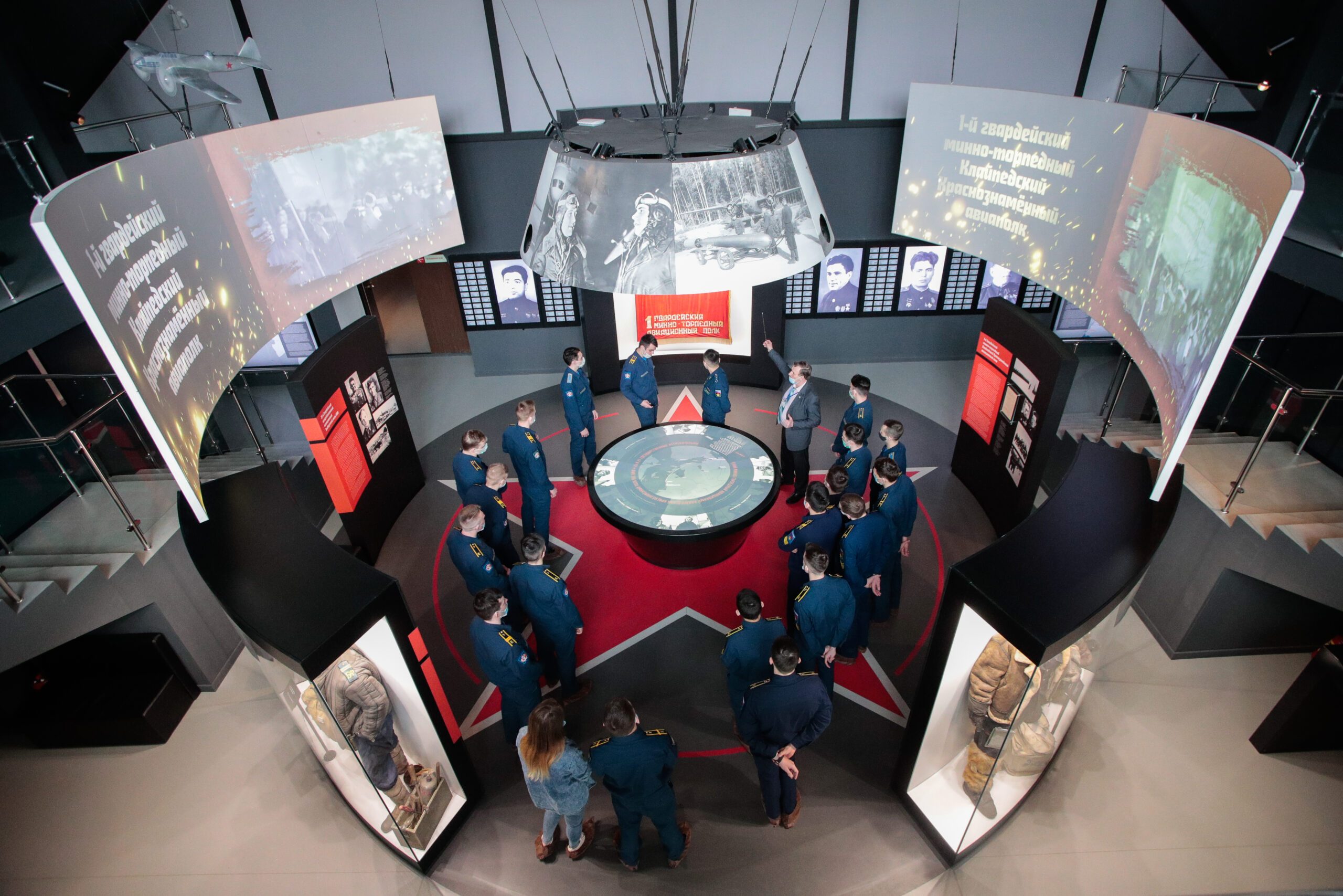 Курсанты Военно-медицинской академии посетили музейный комплекс «Дом авиаторов»