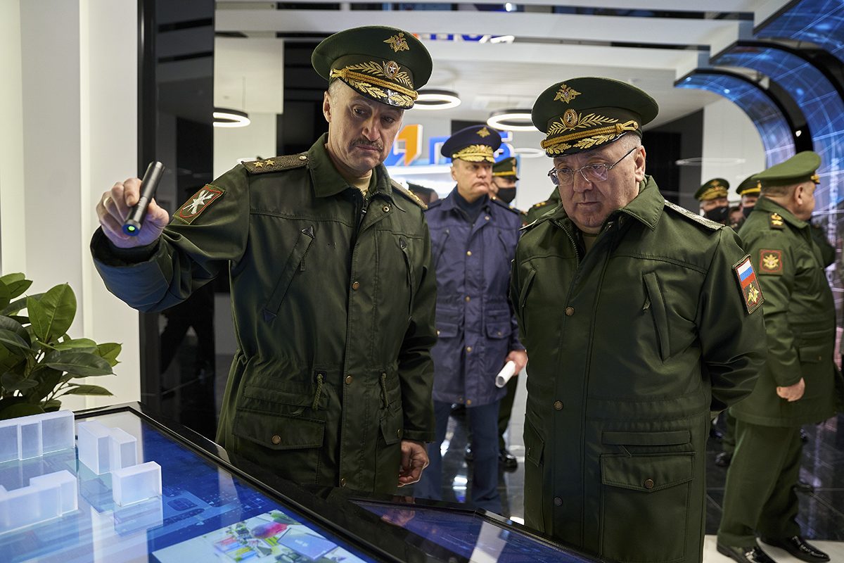 Первый замминистра обороны РФ Руслан Цаликов осмотрел экспозицию Военно-медицинской академии в технополисе «ЭРА»