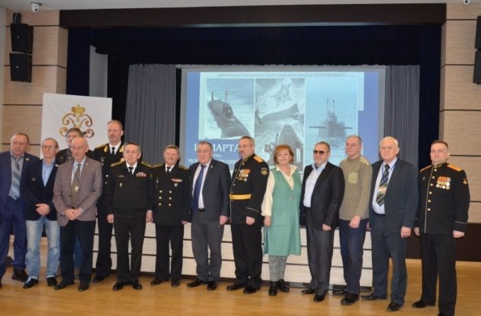 Курсанты Военно-медицинской академии посетили Центральный Военно-морской музей имени Петра Великого