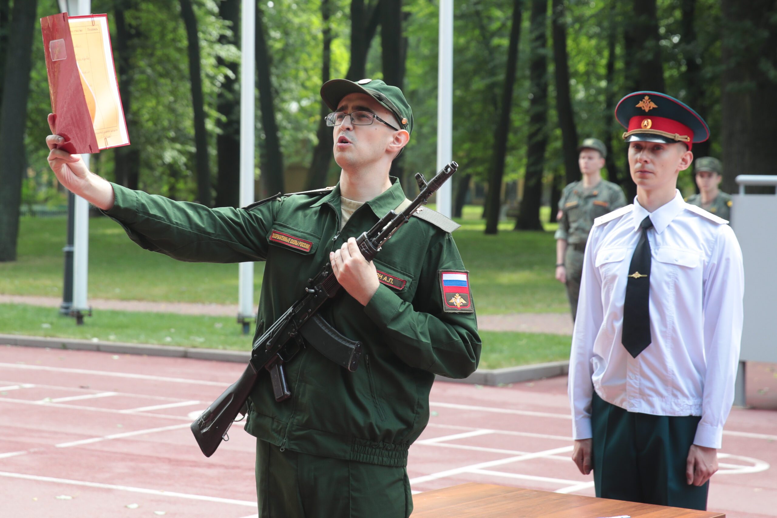 Военнослужащие автомобильной роты базы обеспечения учебного процесса приняли присягу