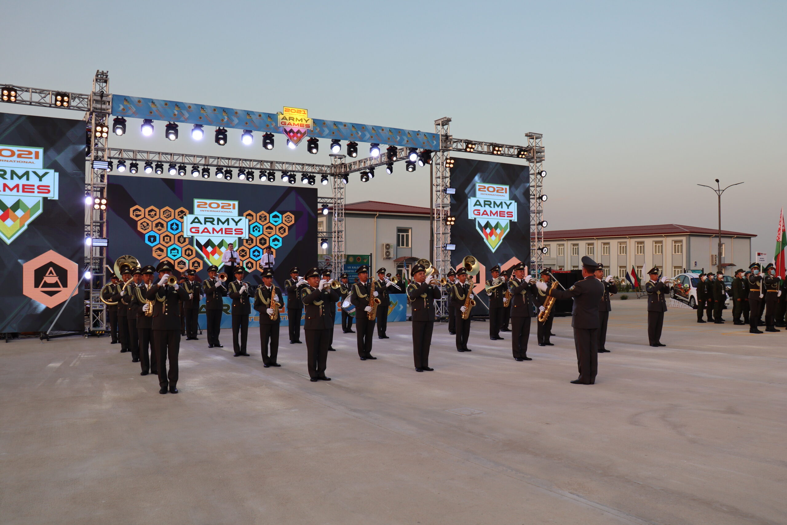 На полигоне Фориш в Республике Узбекистан прошло торжественное открытие конкурса АрМИ-2021 «Военно-медицинская эстафета»