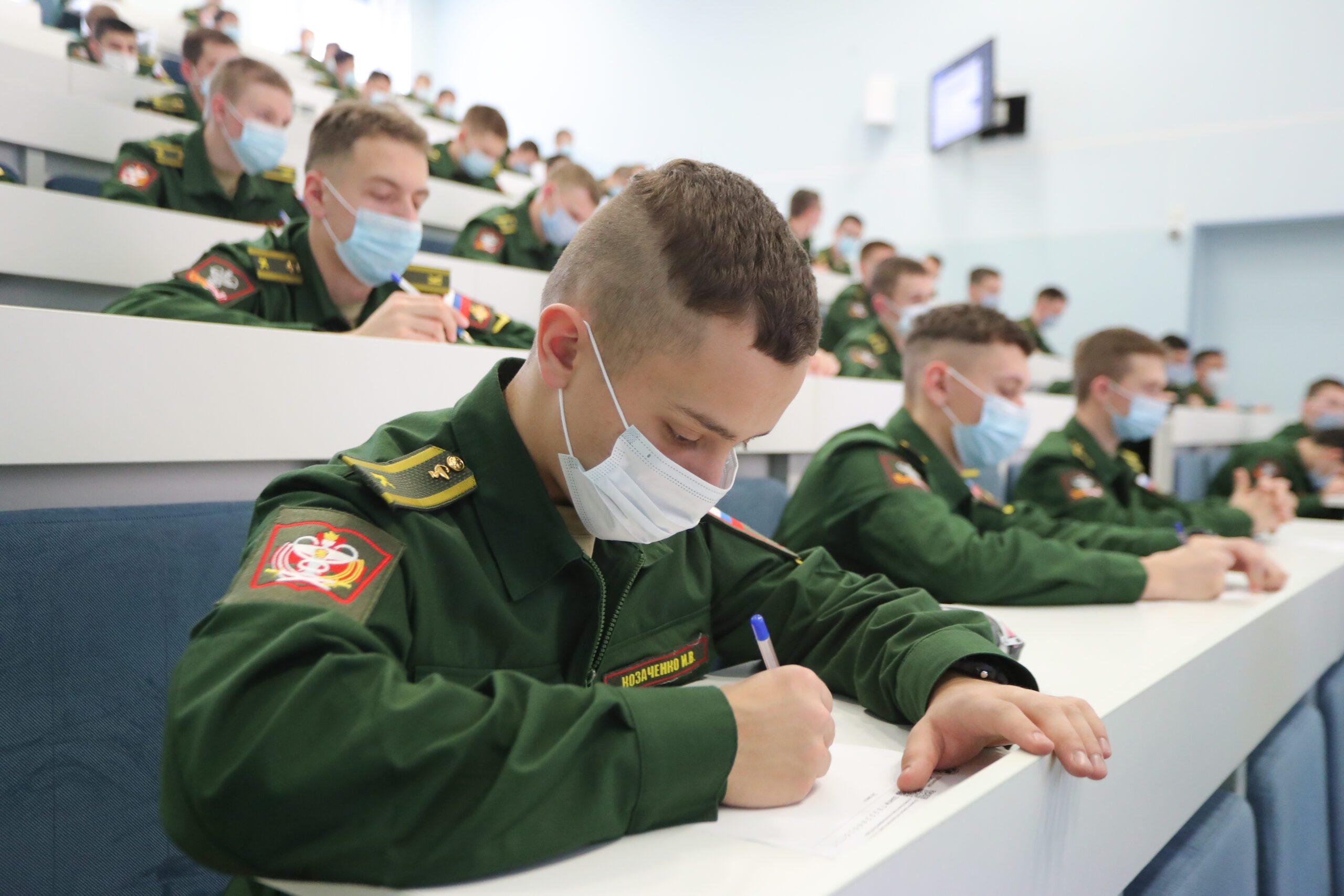 300 курсантов Военно-медицинской академии написали Географический диктант