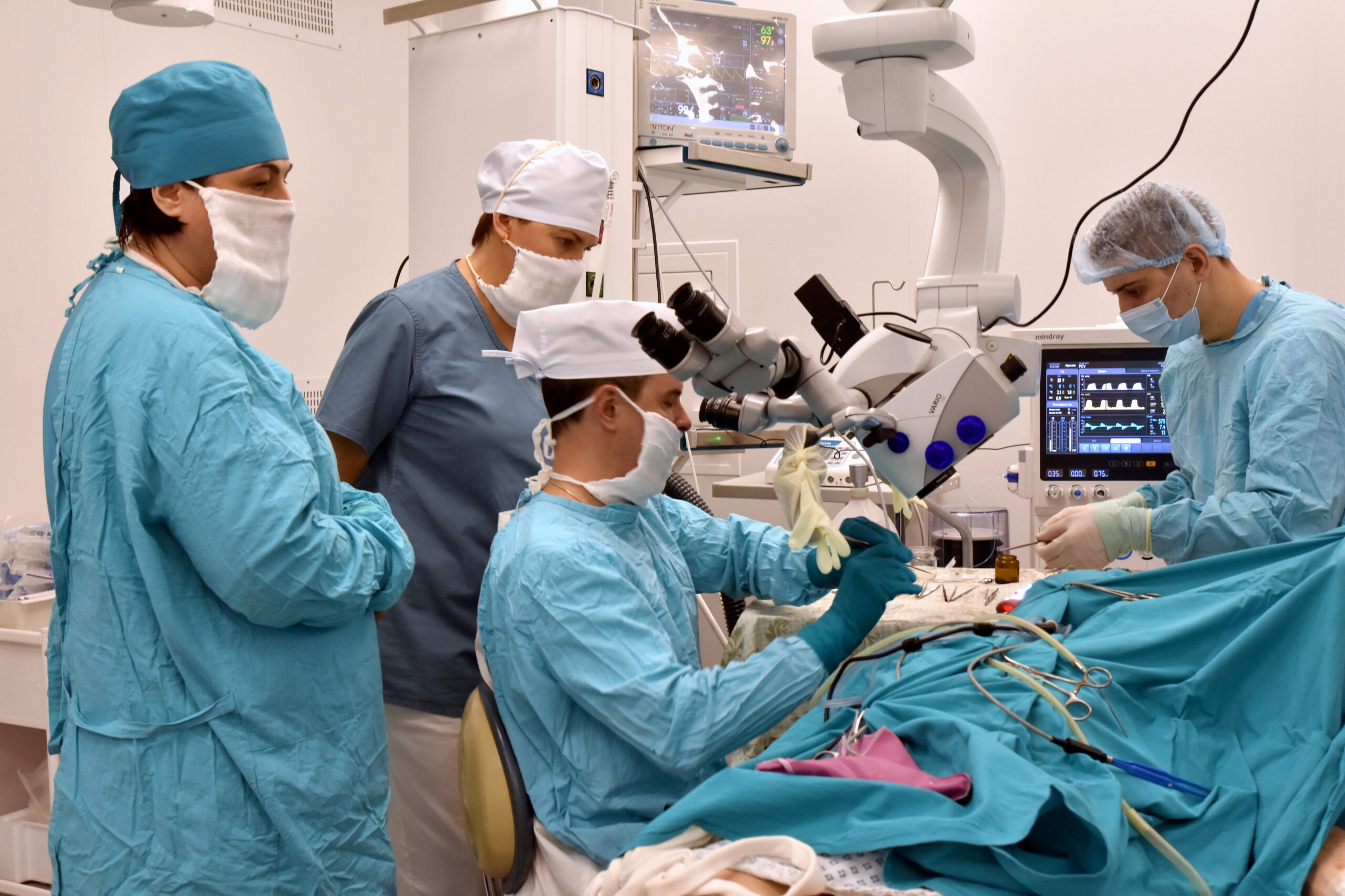 Преподаватель кафедры оториноларингологии провел мастер-класс для хирургов в Симферополе