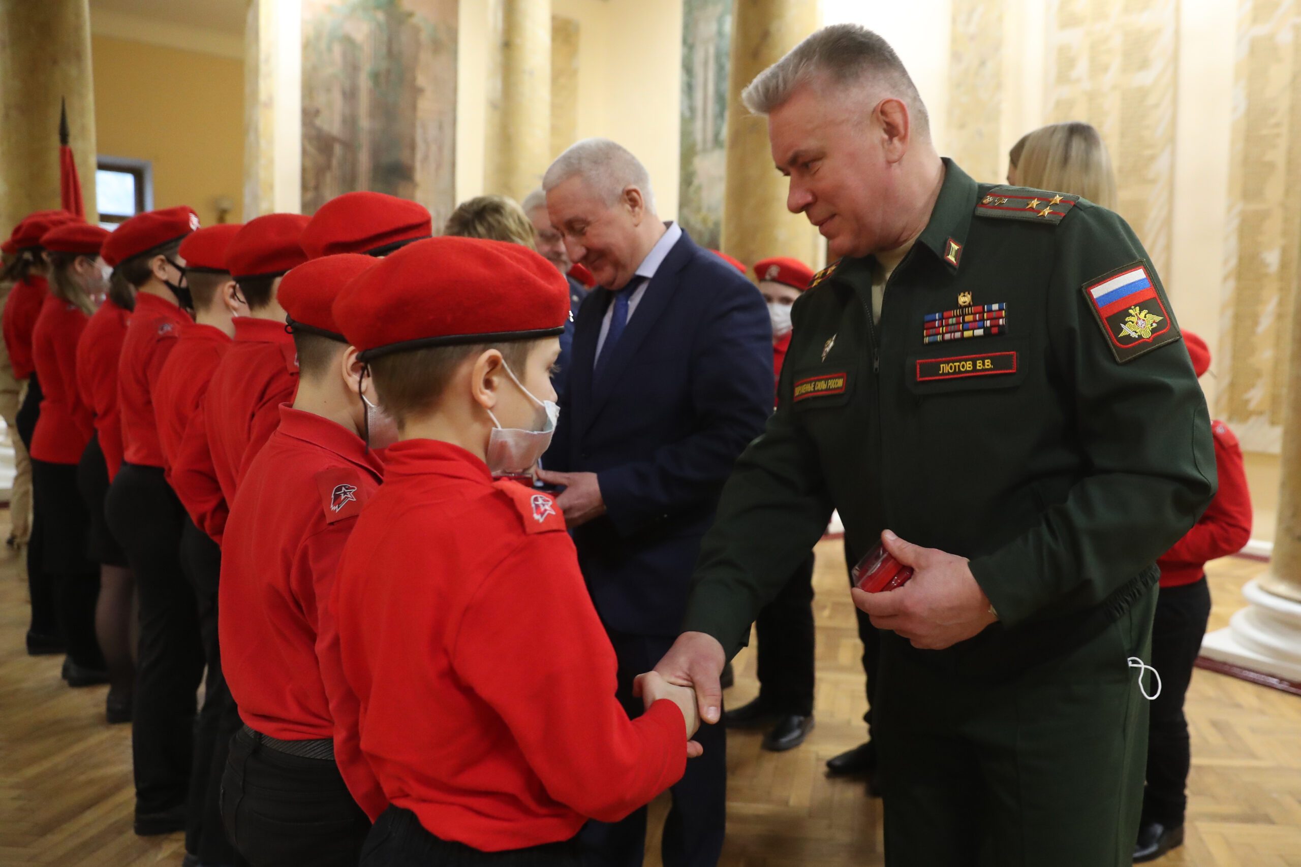 В Военно-медицинской академии состоялась торжественная церемония вступления школьников в ряды движения Юнармия