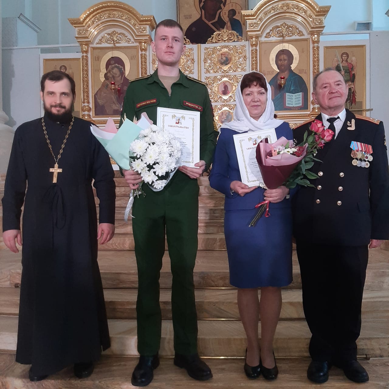 Сотрудника и курсанта Военно-медицинской академии наградили почетным знаком святой Татианы