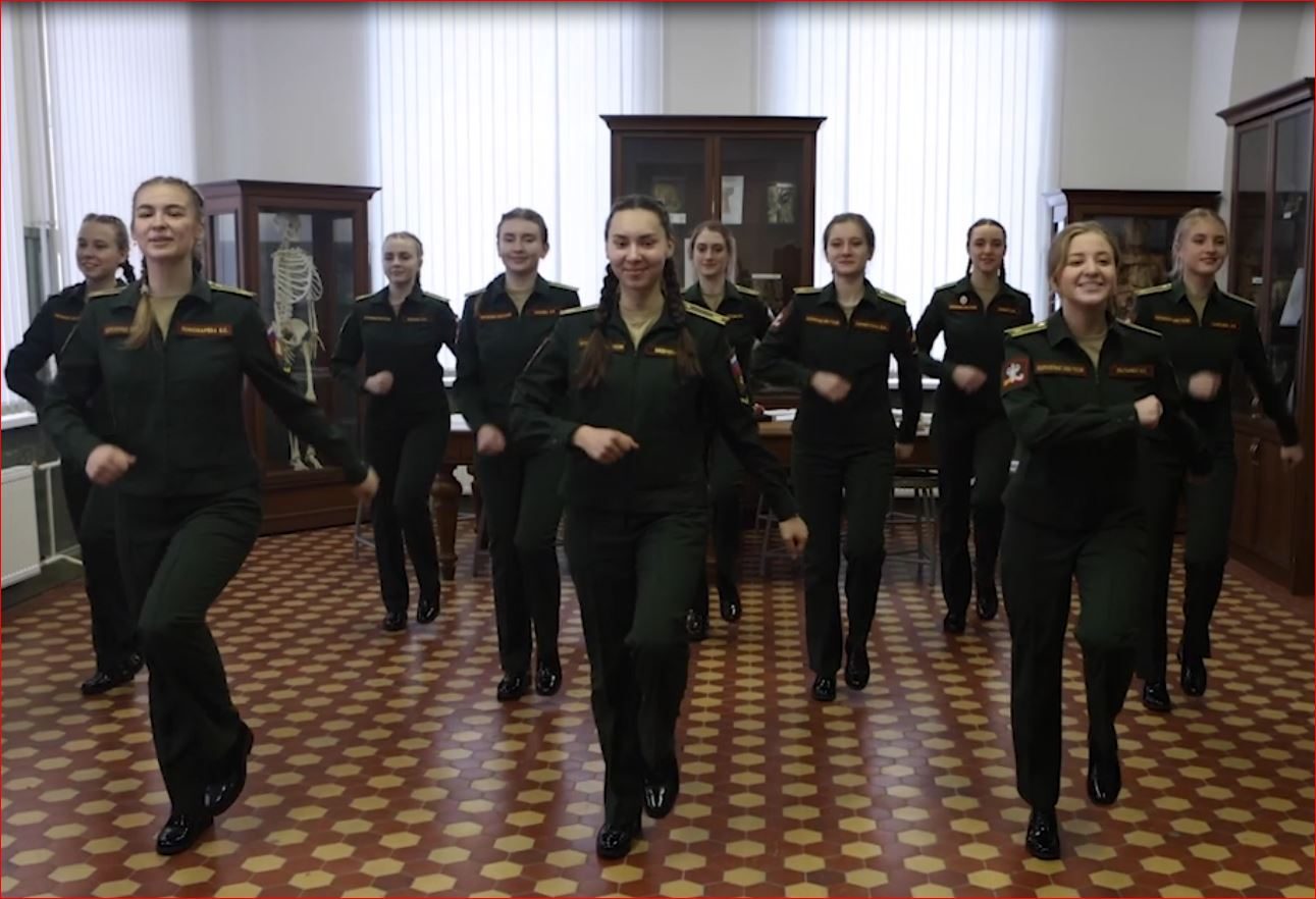 Девушки-курсанты поздравили всех сотрудников с Днем защитника Отечества