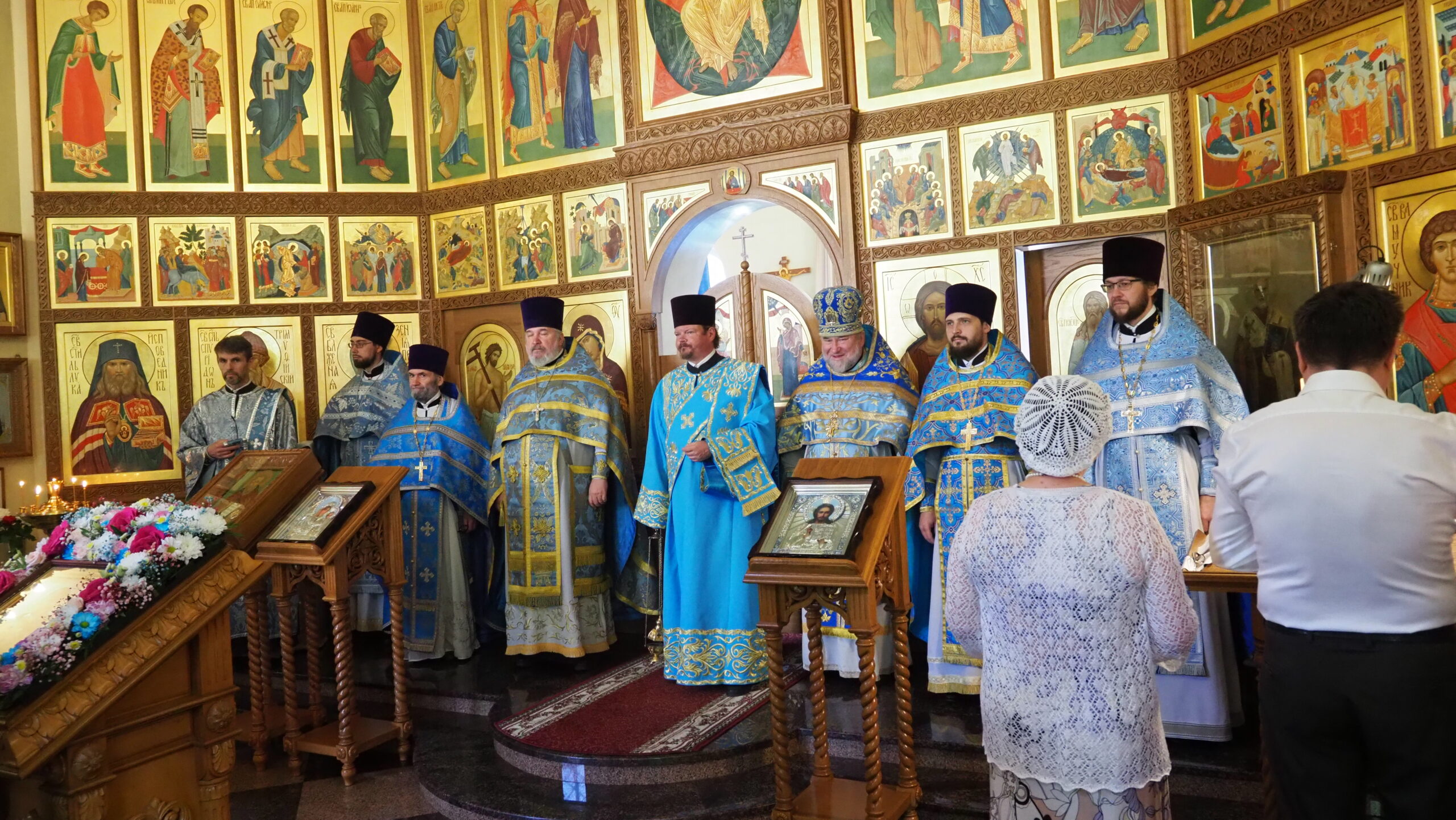 В храме академии праздничное богослужение провел митрополит Санкт-Петербургский и Ладожский Варсонофий