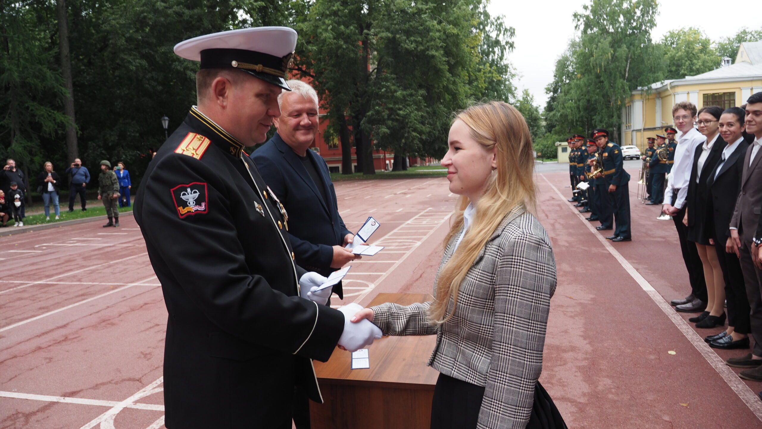 30 августа новые студенты Факультета подготовки и усовершенствования гражданских врачей Военно- медицинской академии получили студенческие билеты