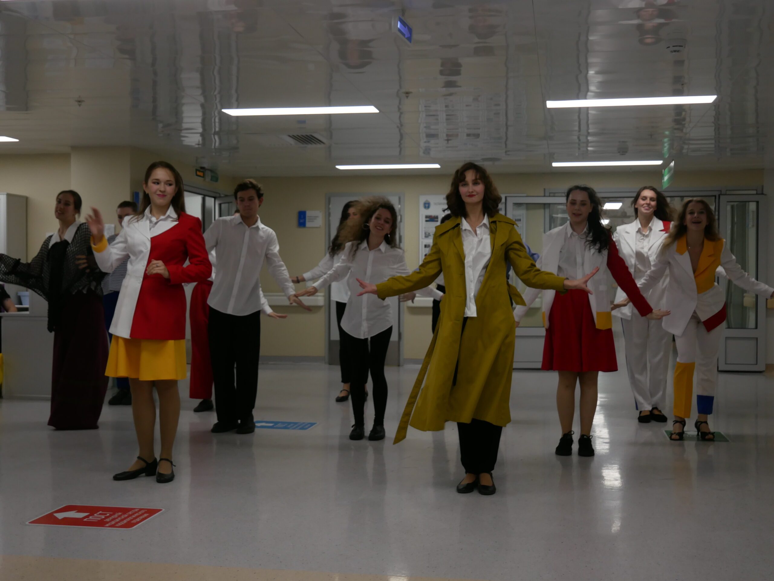 Перед пациентами Военно-медицинской академии выступили студенты Российского государственного института сценических искусств