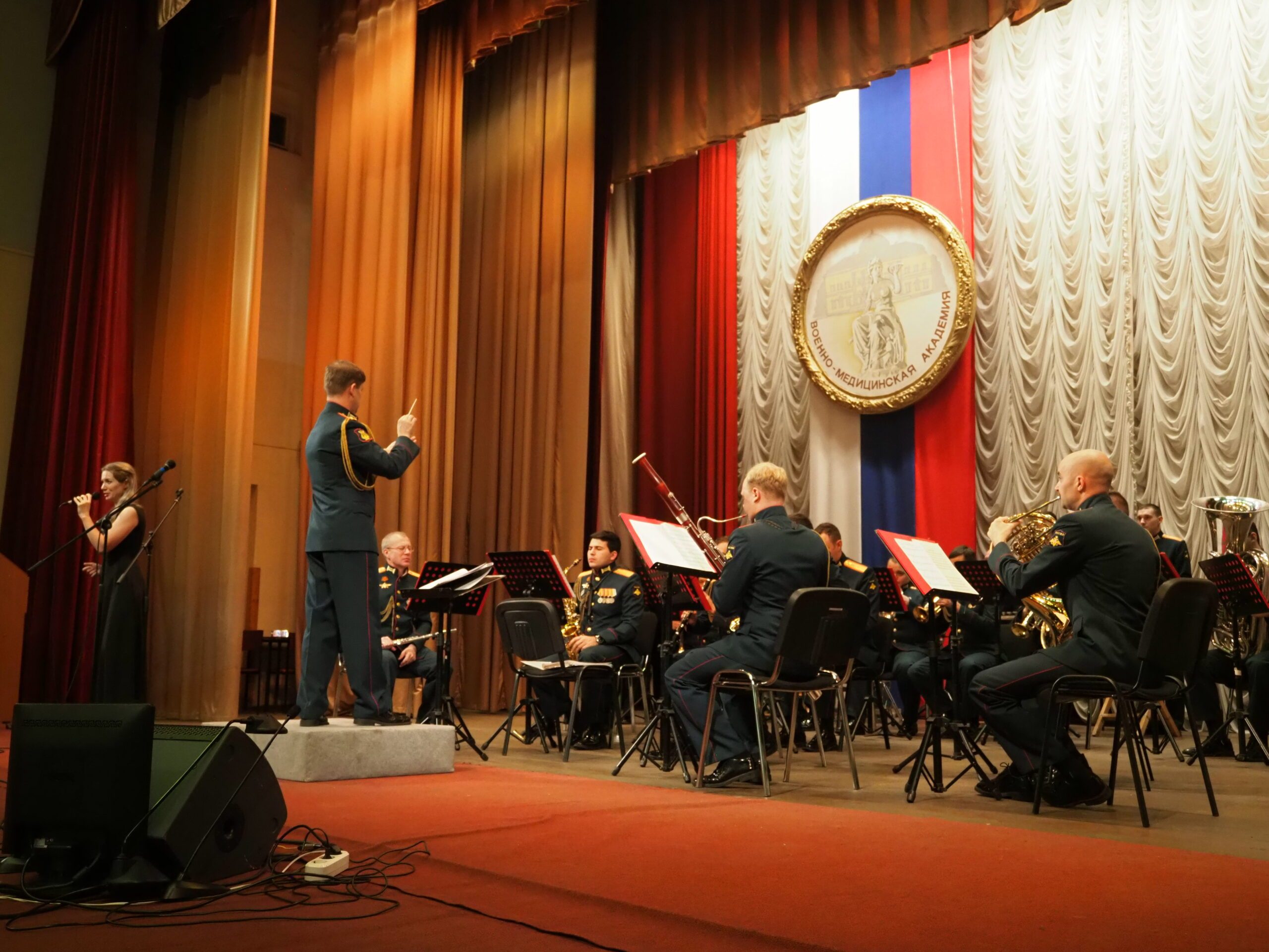 Оркестр академии сыграл концерт для сотрудников и курсантов Военно-медицинской академии