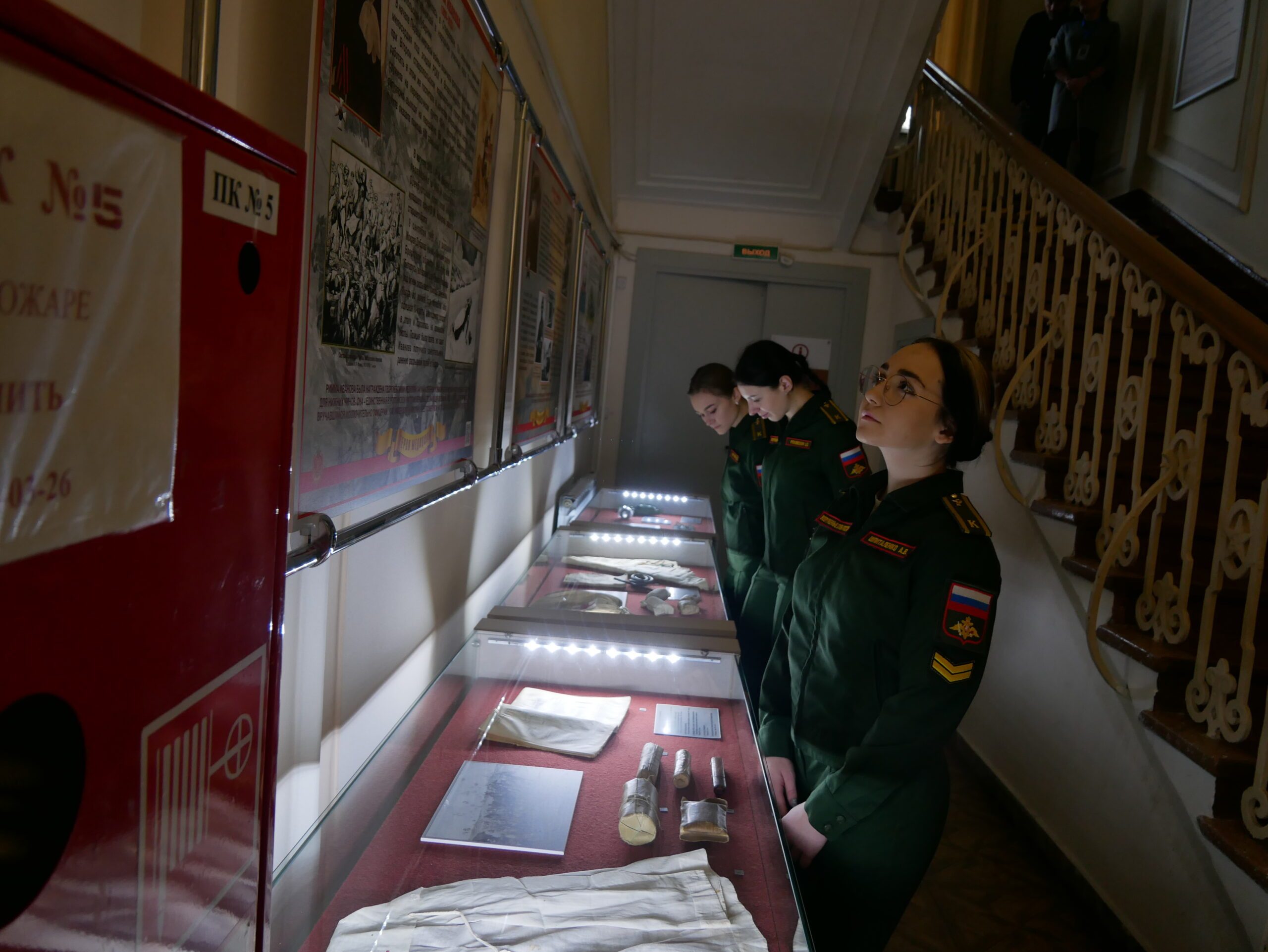 Курсанты академии приняли участие в открытии новой выставки в Военно-медицинском музее