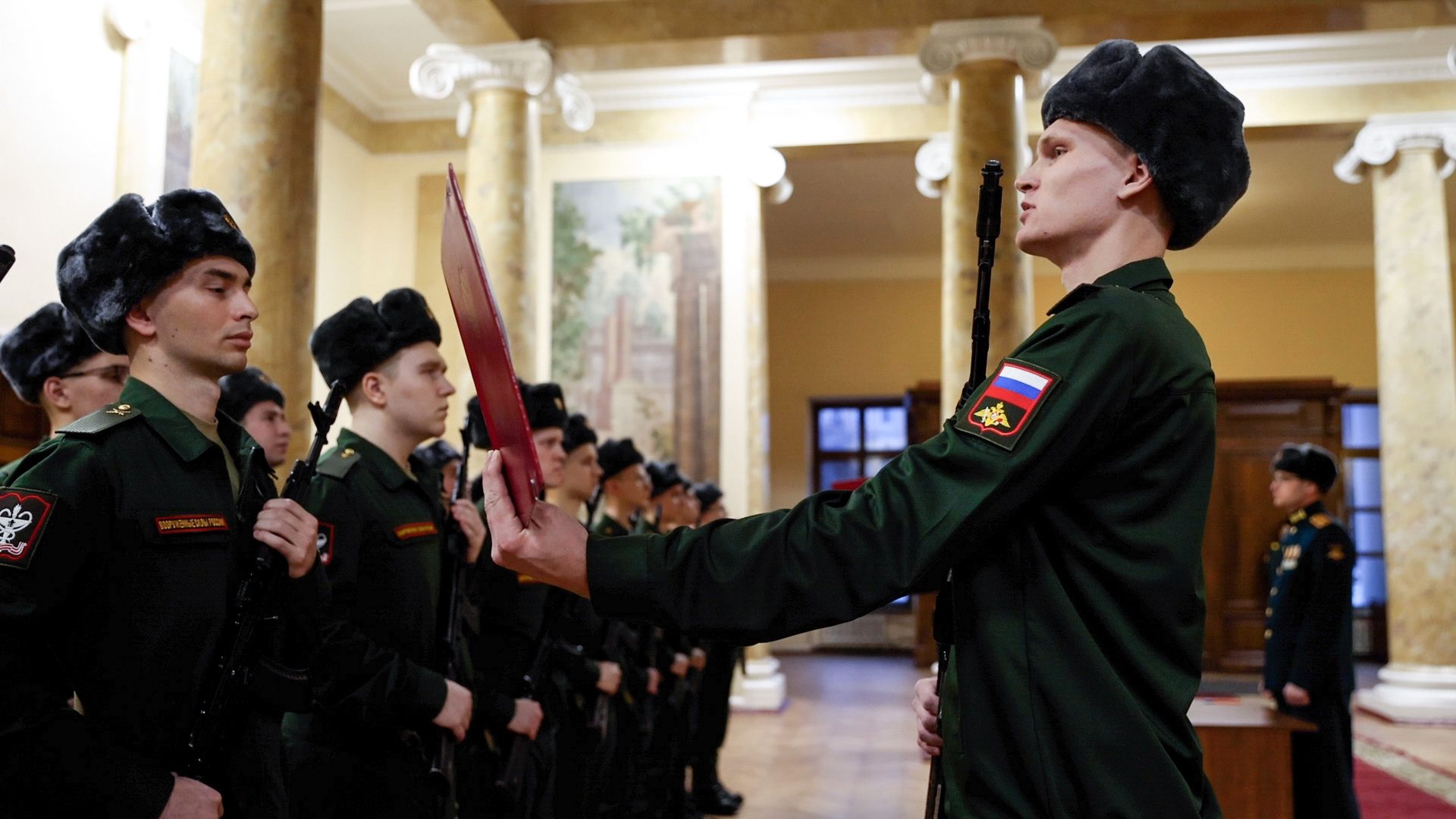 Операторы научной роты Военно-медицинской академии приняли Военную присягу