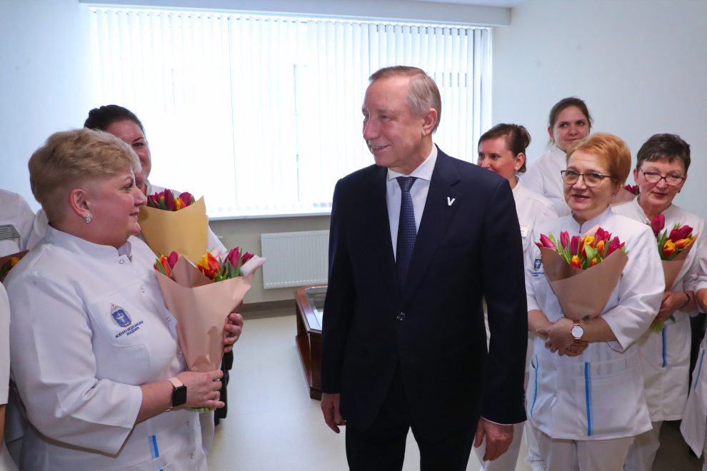 Губернатор Санкт-Петербурга поздравил женщин-медиков академии с Международным женским днем