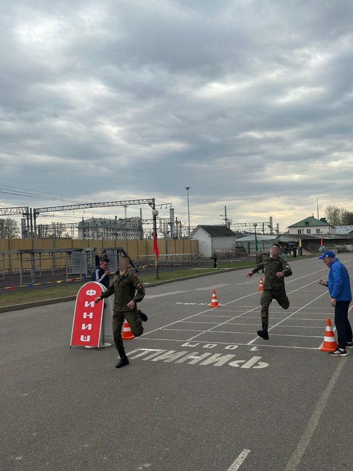 Факультет подготовки врачей для военно-морского флота стал первым в чемпионате академии в беге на 100 метров в военной форме