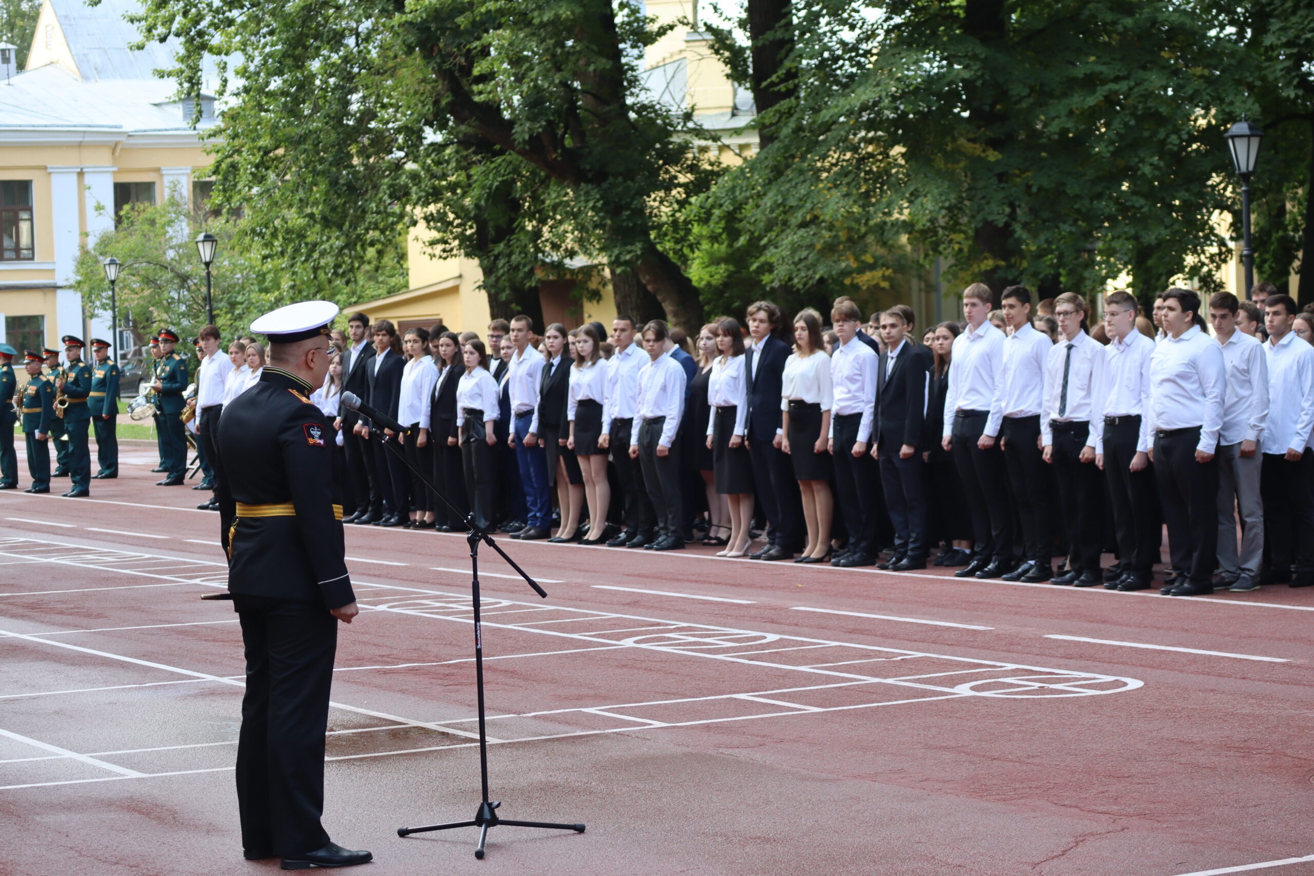 Первокурсники факультета подготовки и усовершенствования гражданских врачей Военно- медицинской академии получили студенческие билеты