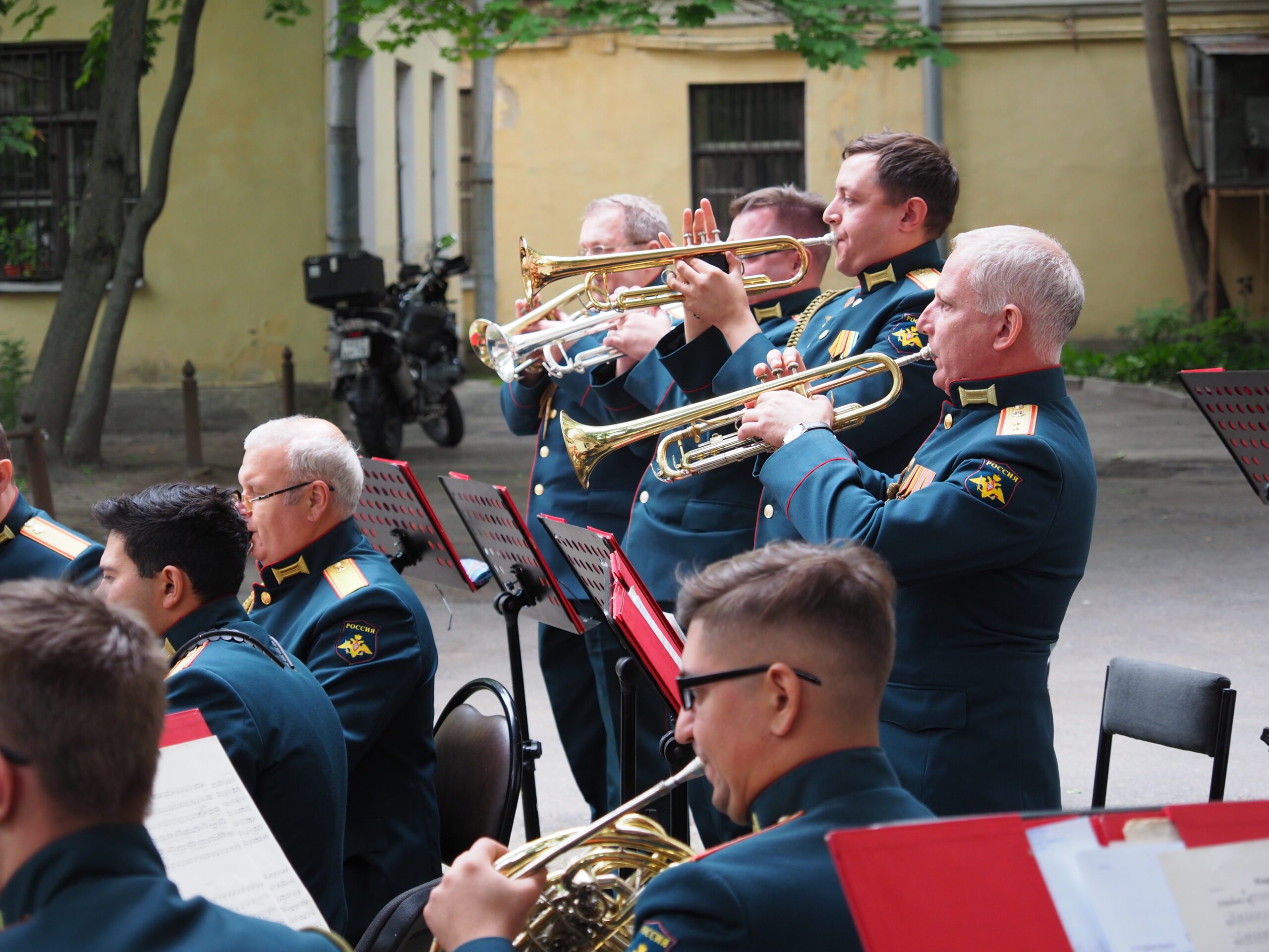 Оркестр Военно-медицинской академии дал концерт для военнослужащих, проходящих лечение в клинике амбулаторно-поликлинической помощи