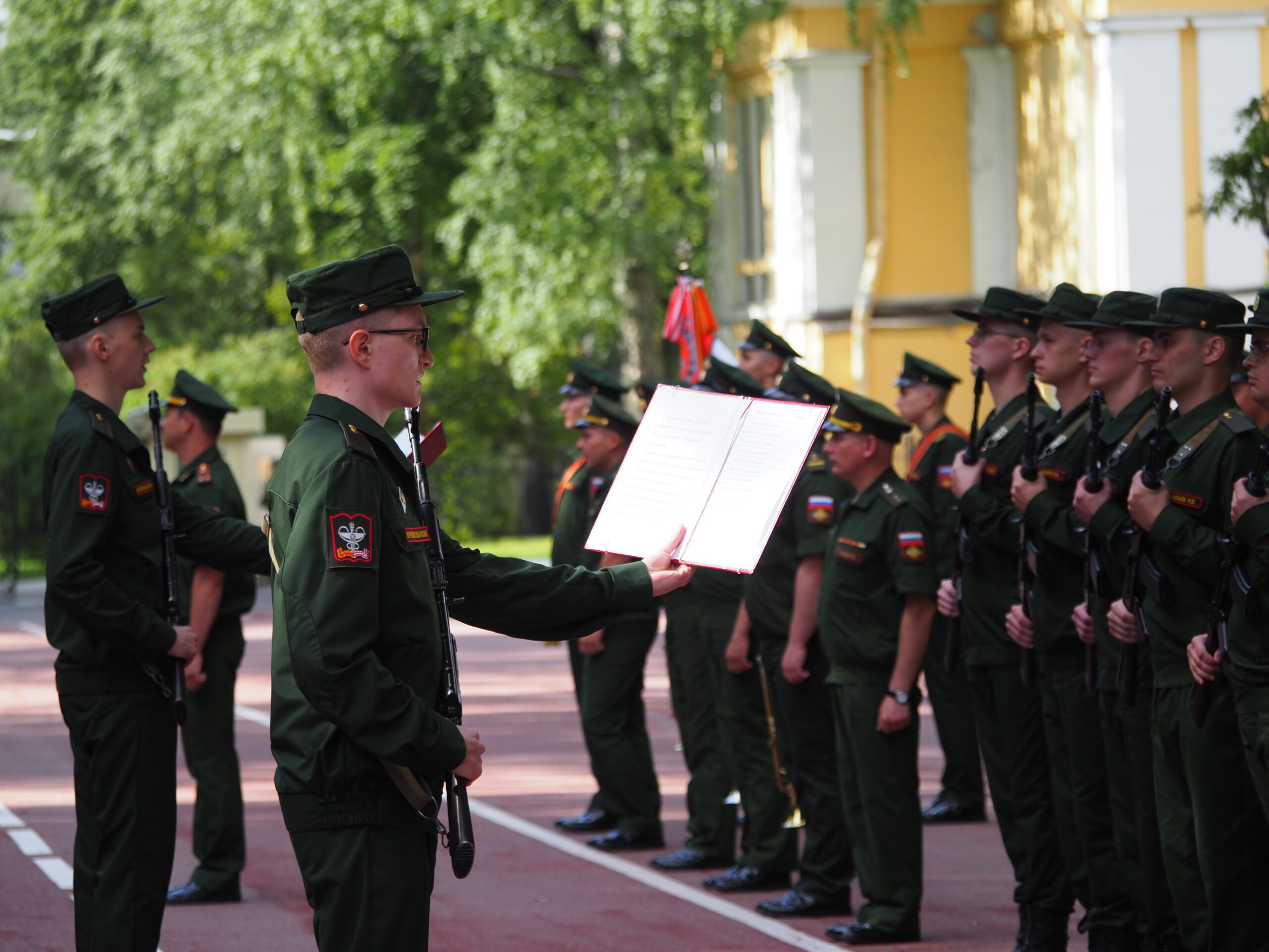 Военнослужащие молодого пополнения научной роты Военно-медицинской академии приняли военную присягу