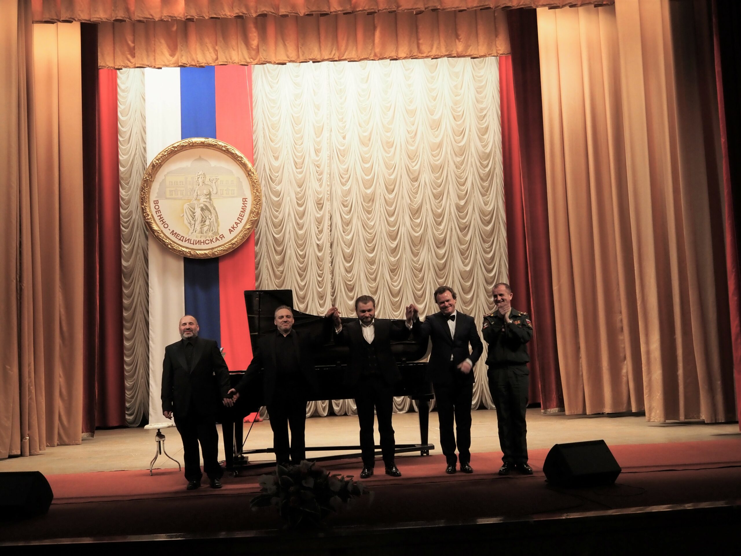 Артисты Мариинского театра подарили концерт классической музыки женщинам Военно-медицинской академии