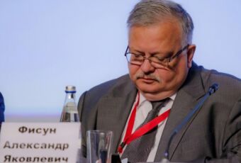 Начальник Военно-медицинской академии им. С.М. Кирова член-корреспондент РАН доктор медицинских наук профессор Фисун А.Я. в президиуме пленарного заседания XI Всероссийского съезда неврологов и IV конгресса Национальной ассоциации по борьбе с инсультом.