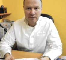 ГОРБУНОВ Юрий Геннадьевич, заведующий лечебным отделением, опыт работы 30 лет, врач высшей категории, кандидат медицинских (2003 г.). Выпускник Военно-медицинской академии имени С.М. Кирова (1993 г.)